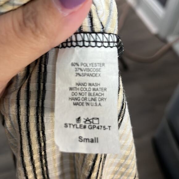 Glow Passion Cream and Black Striped Cold Shoulder Top Size Small - Picture 8 of 8